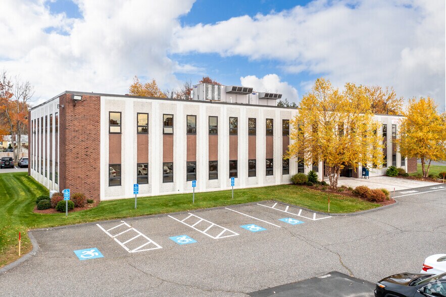 115 Elm St, Enfield, CT à louer - Photo du bâtiment - Image 2 de 4