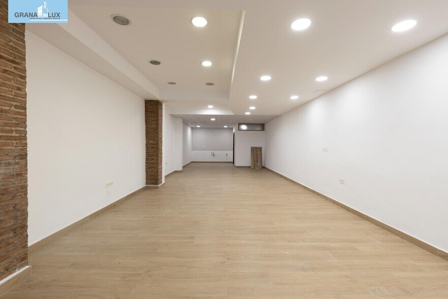 Calle Almona de San Juan de Dios, 15, Granada, Granada for sale - Building Photo - Image 2 of 21