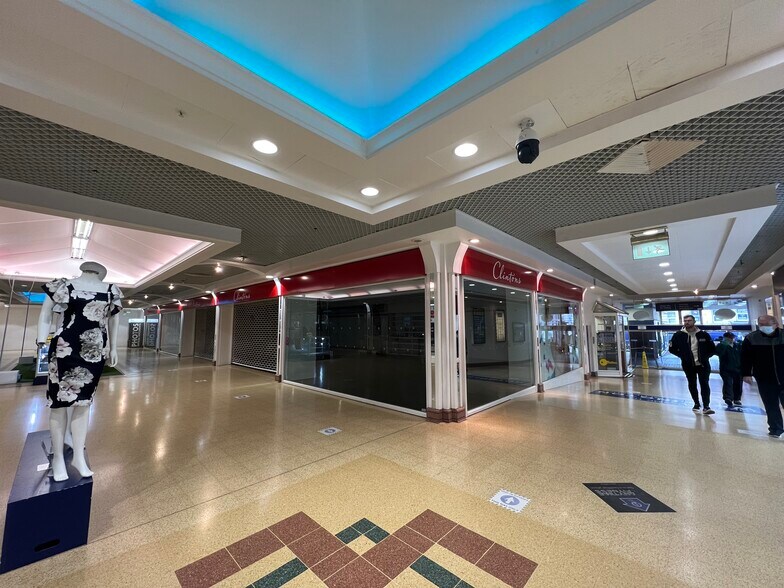 Wellington St, Aldershot à louer - Photo du bâtiment - Image 2 de 11