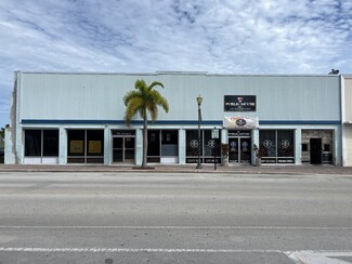 Plus de détails pour 200-208 Avenue A, Fort Pierce, FL - Vente au détail à louer