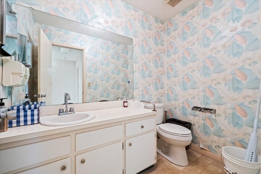 702 S WC Owen Ave, Clewiston, FL à vendre - Photo du bâtiment - Image 2 de 32