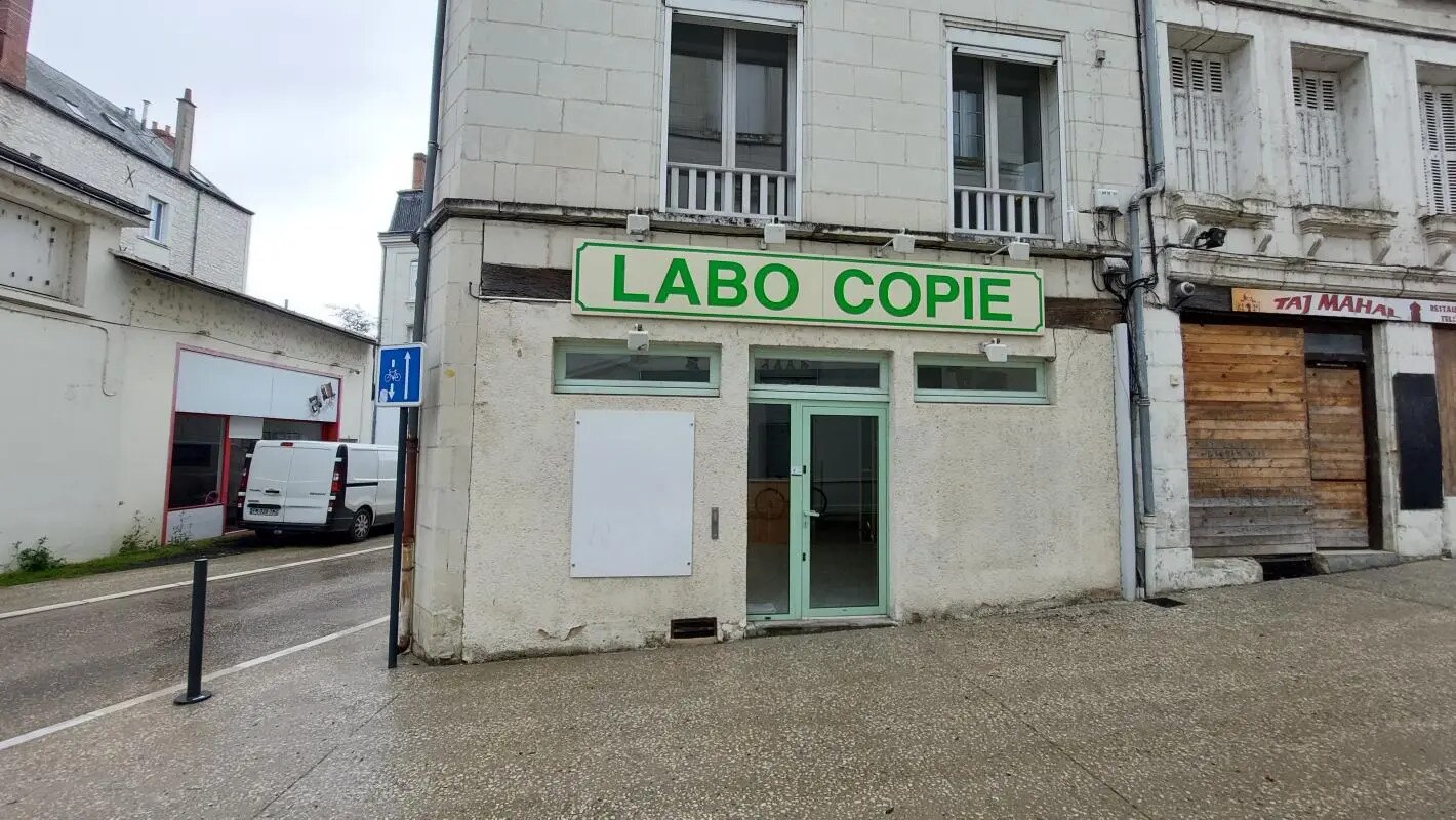 Commerce de détail dans Châtellerault à louer Photo du bâtiment- Image 1 de 6