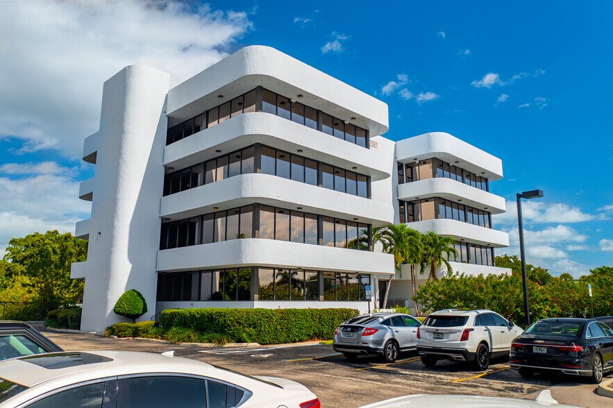 2081 SE Ocean Blvd, Stuart, FL à louer - Photo du bâtiment - Image 3 de 29