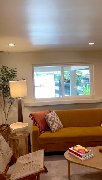 11121 Glenoaks Blvd, Pacoima, CA for lease - Interior Photo - Image 3 of 15