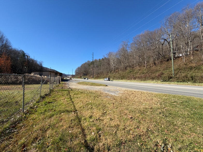 2843 Dellwood Rd, Waynesville, NC for sale - Building Photo - Image 2 of 22