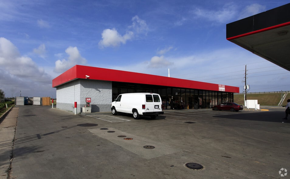 28111-28115 Southwest Fwy, Rosenberg, TX for sale - Building Photo - Image 2 of 2