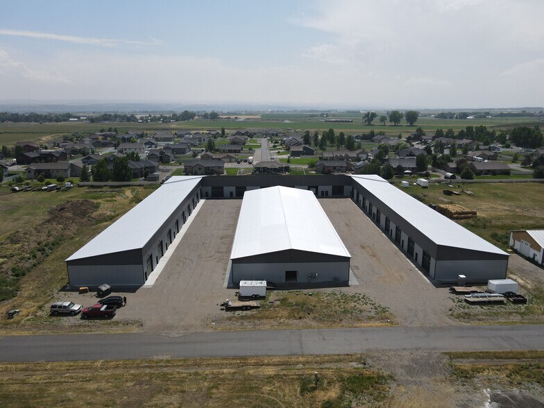 6836 Cowgirl Way, Billings, MT à louer - Photo du bâtiment - Image 3 de 8