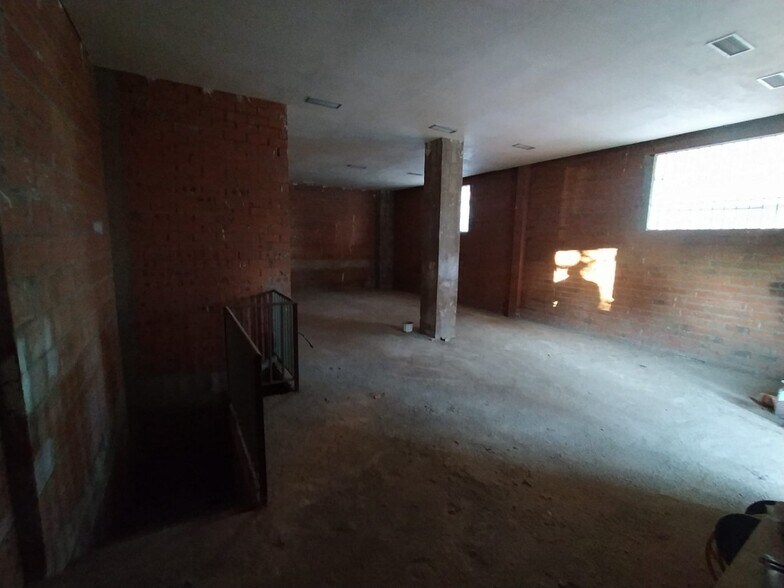 Retail in Cáceres for lease - Building Photo - Image 2 of 5