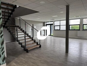 555 Rue De La Dombes, Miribel à louer Photo intérieure- Image 2 de 56