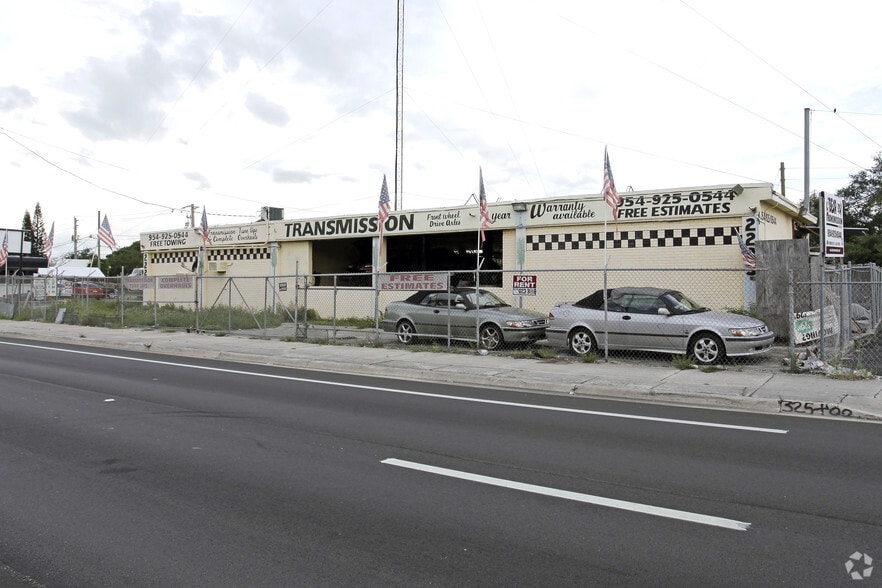 2223 Pembroke Rd, Hollywood, FL for lease - Building Photo - Image 3 of 26