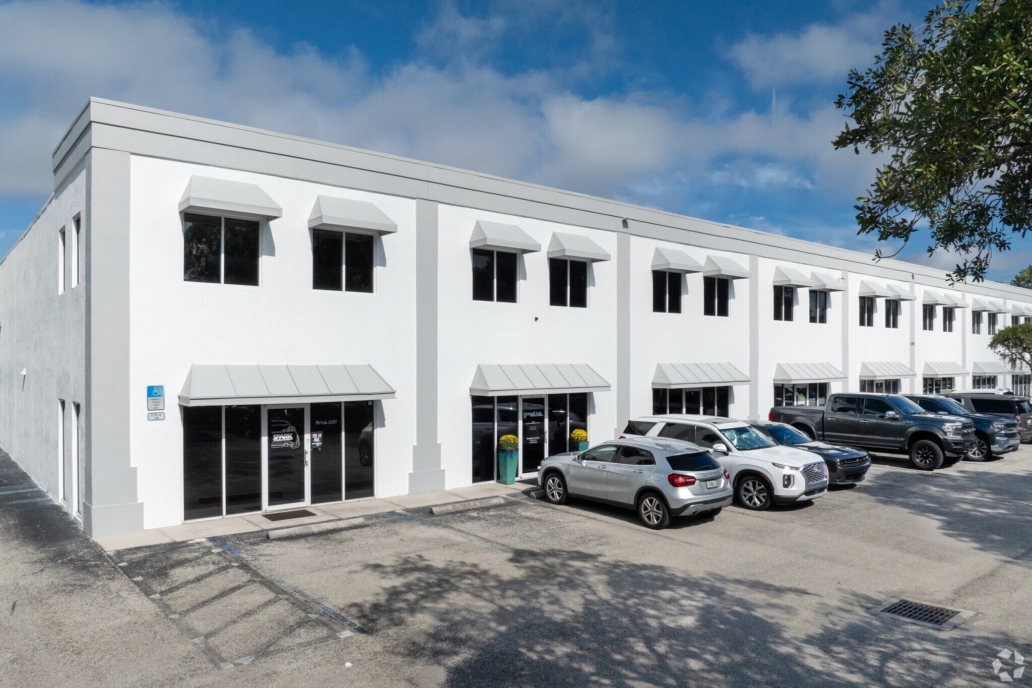 1085 Business Ln, Naples, FL for lease Primary Photo- Image 1 of 5