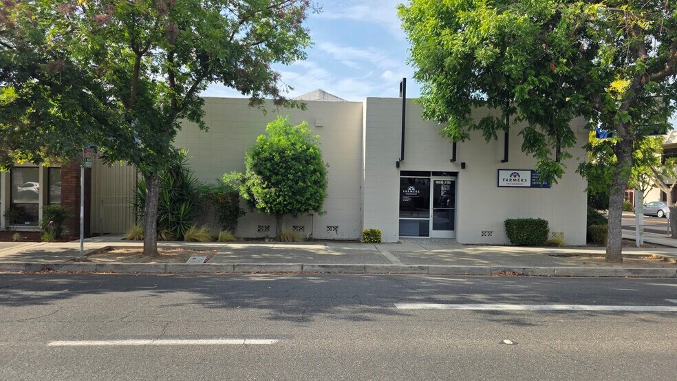 1103 14th St, Modesto, CA à vendre - Photo du bâtiment - Image 2 de 10