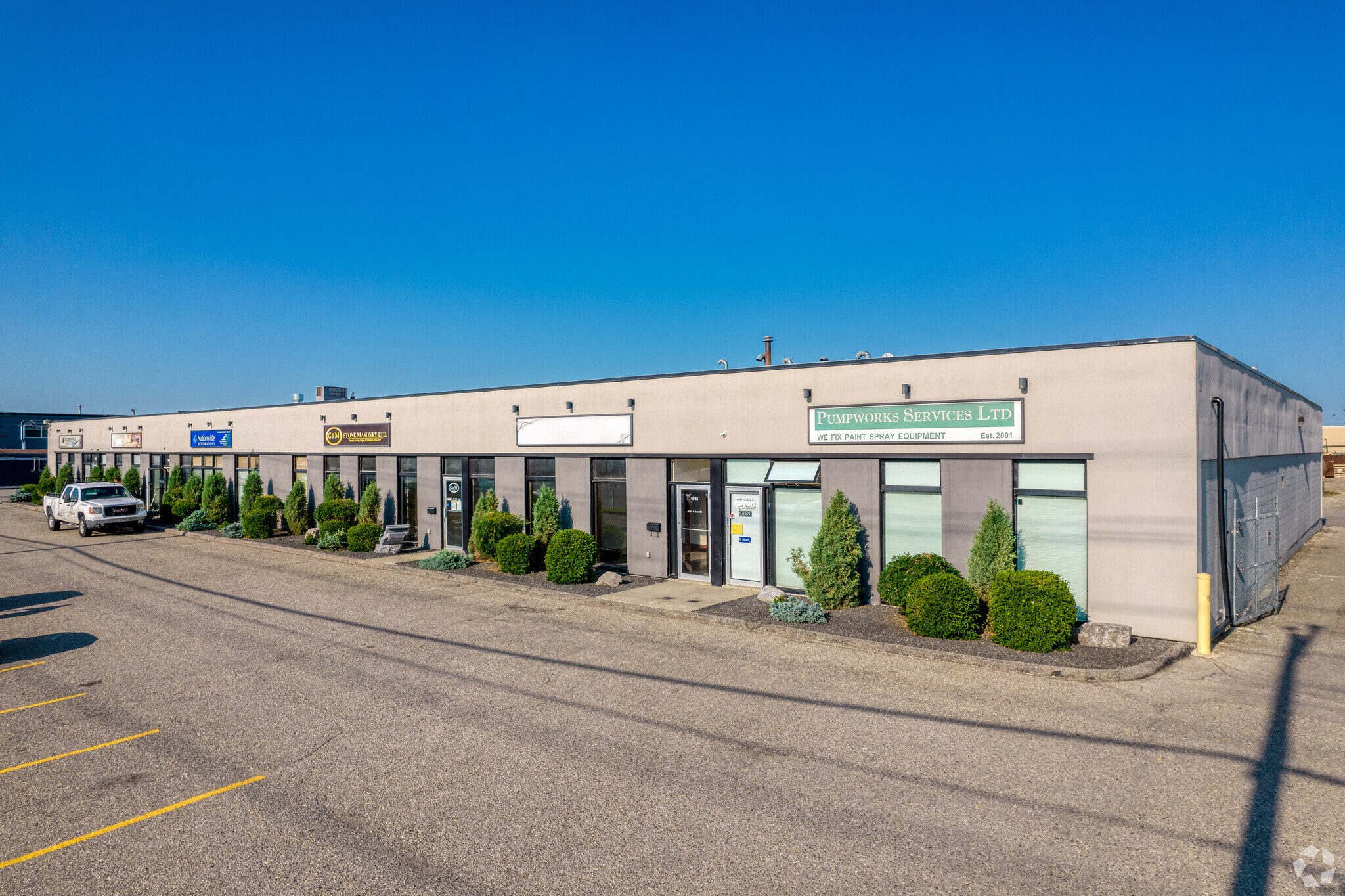 4053 11th St SE, Calgary, AB à vendre Photo du bâtiment- Image 1 de 1