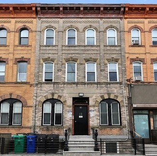 Plus de détails pour 51 Driggs Ave, Brooklyn, NY - Multi-résidentiel à vendre