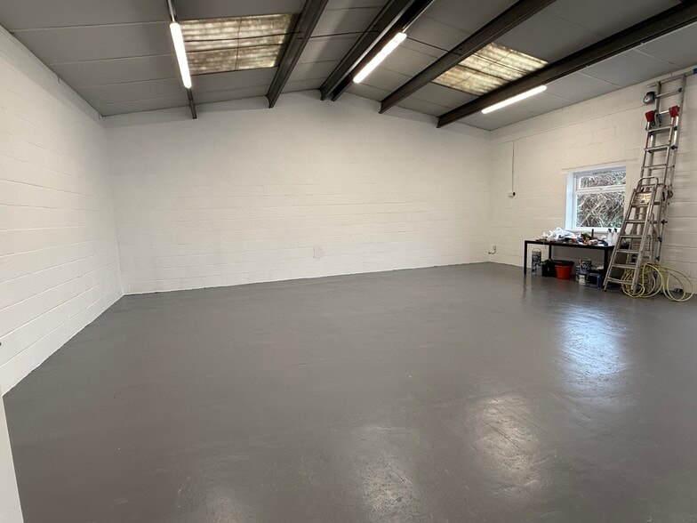 Brookers Rd, Billingshurst for lease - Building Photo - Image 2 of 6