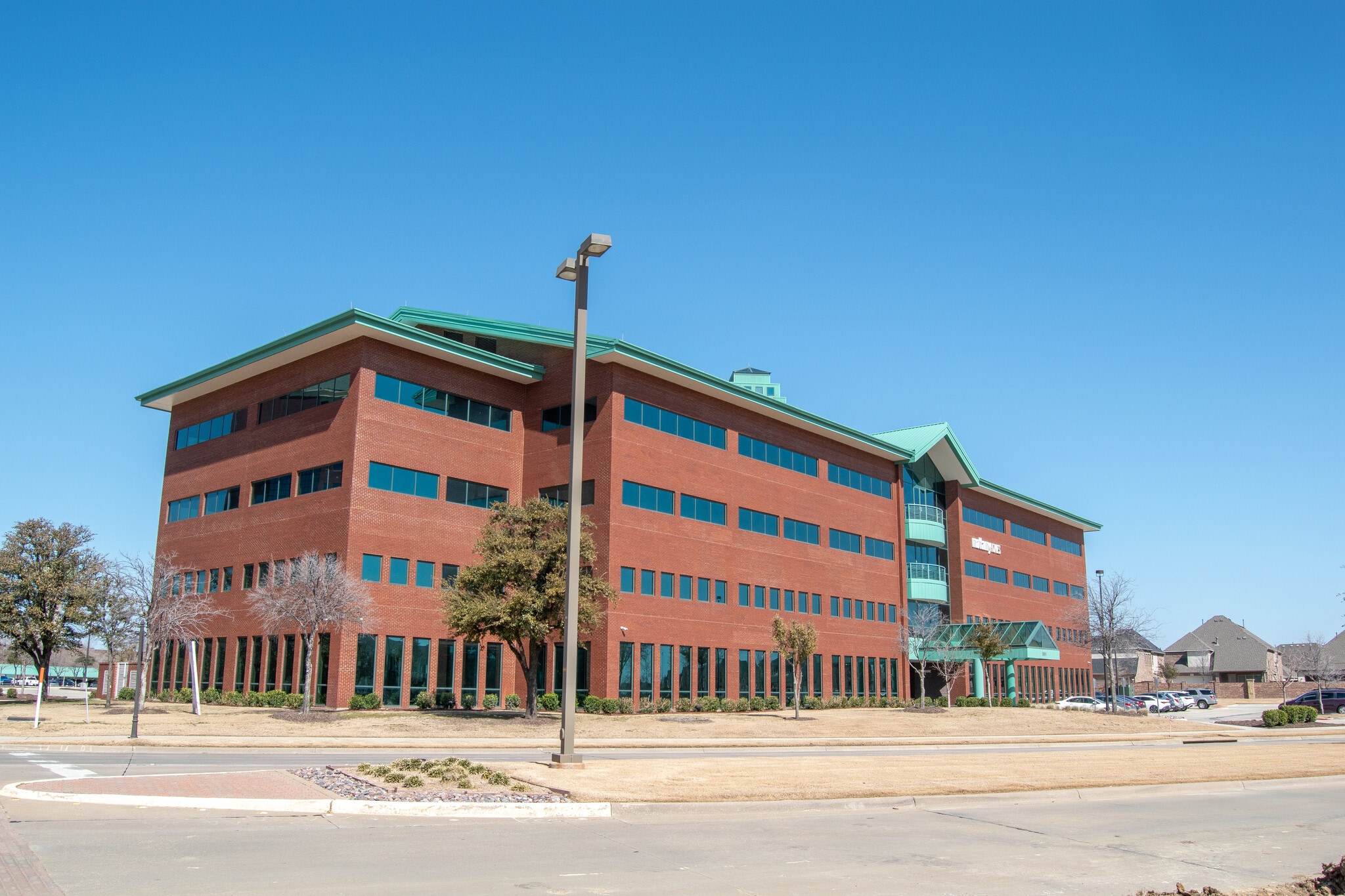 1801 Wittington Pl, Farmers Branch, TX à louer Photo principale- Image 1 de 19
