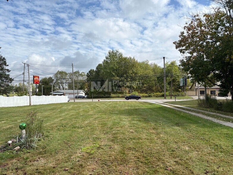 3596 State Rd, Cuyahoga Falls, OH à vendre - Photo du bâtiment - Image 3 de 5