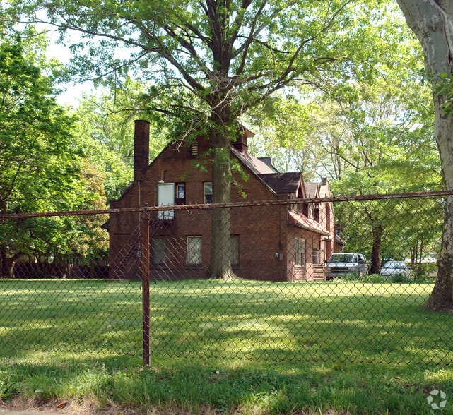 715 Buchtel Ave, Akron, OH for sale - Building Photo - Image 2 of 11