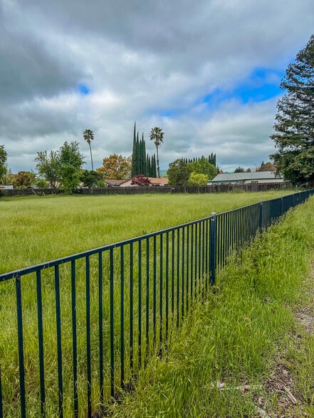 2621 Nut Tree Rd, Vacaville, CA à vendre - Photo du bâtiment - Image 2 de 4