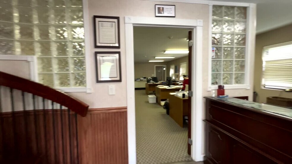 191 Terry Rd, Smithtown, NY à vendre - Vidéo sur l’inscription commerciale - Image 2 de 14