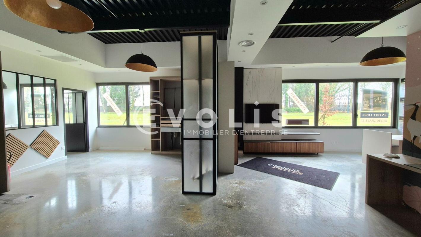 Office in Serris for lease Interior Photo- Image 1 of 6