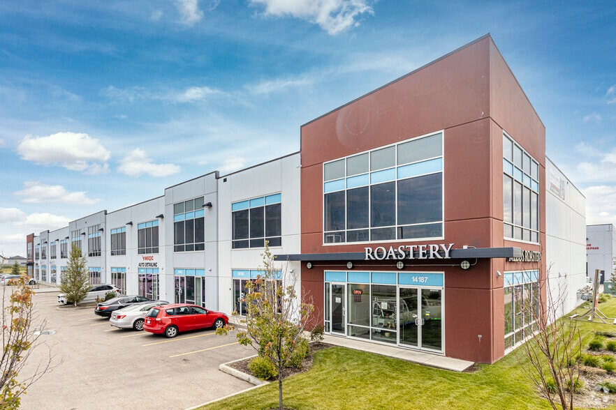 14165-14185 162 Ave NW, Edmonton, AB à louer - Photo du bâtiment - Image 3 de 34