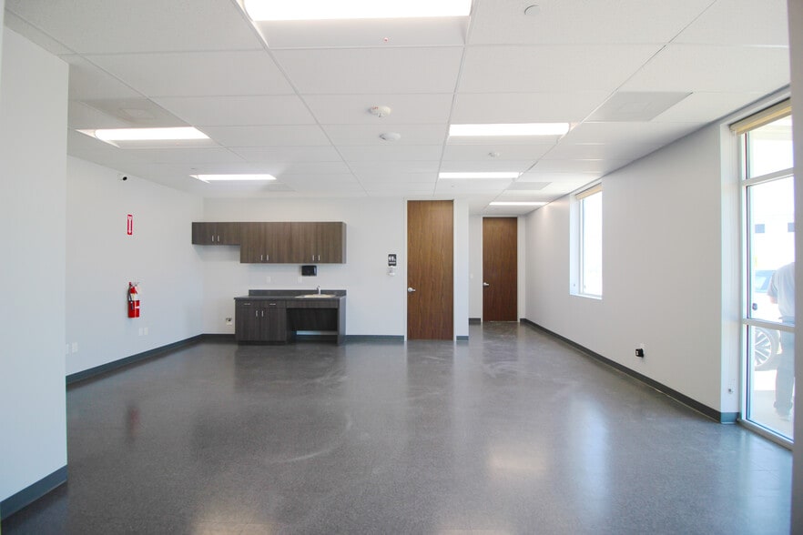 22745 NW Lake Dr, Houston, TX à louer - Photo du bâtiment - Image 3 de 9