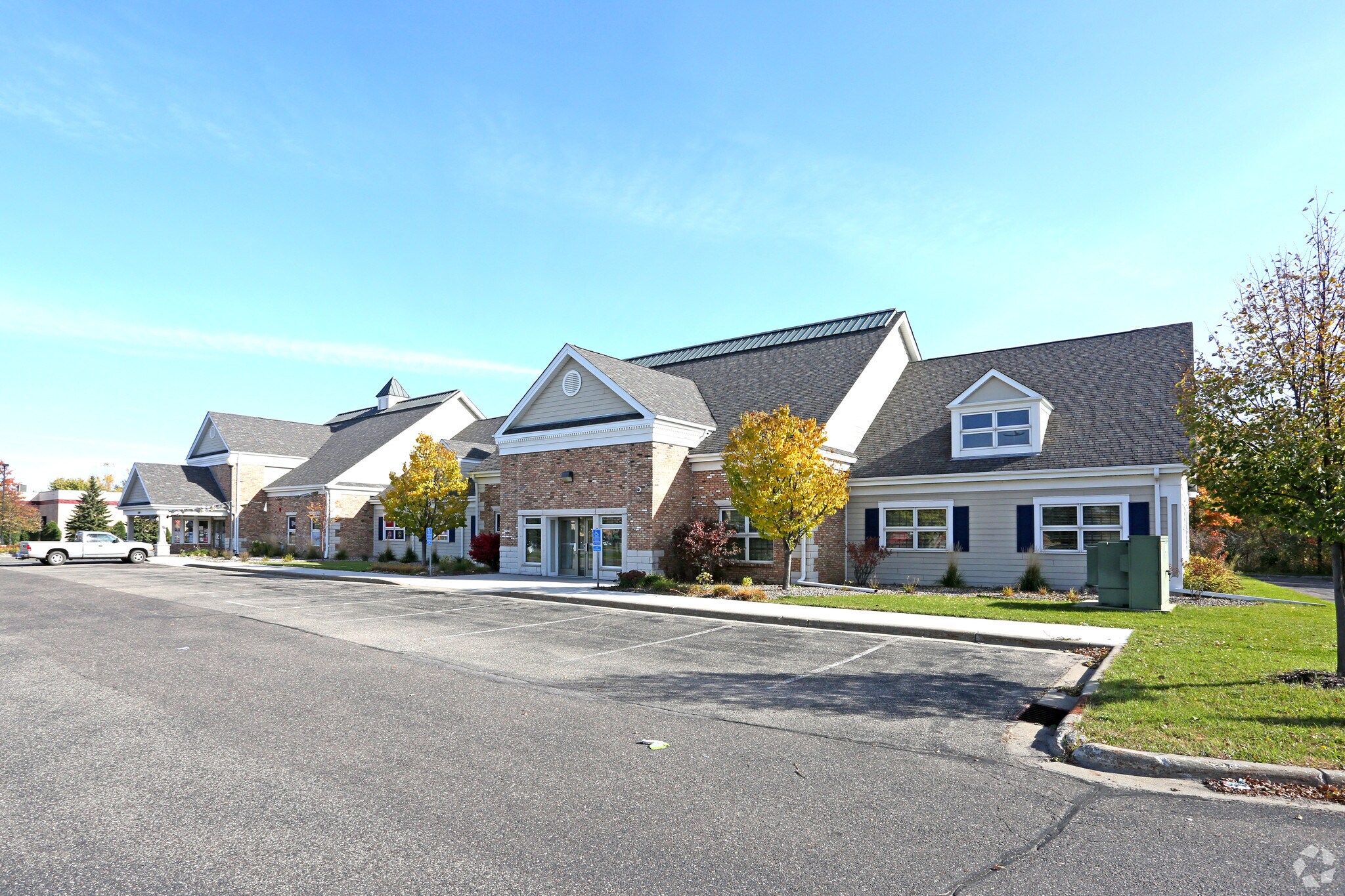 2520 N White Bear Ave, Maplewood, MN à louer Photo du bâtiment- Image 1 de 14