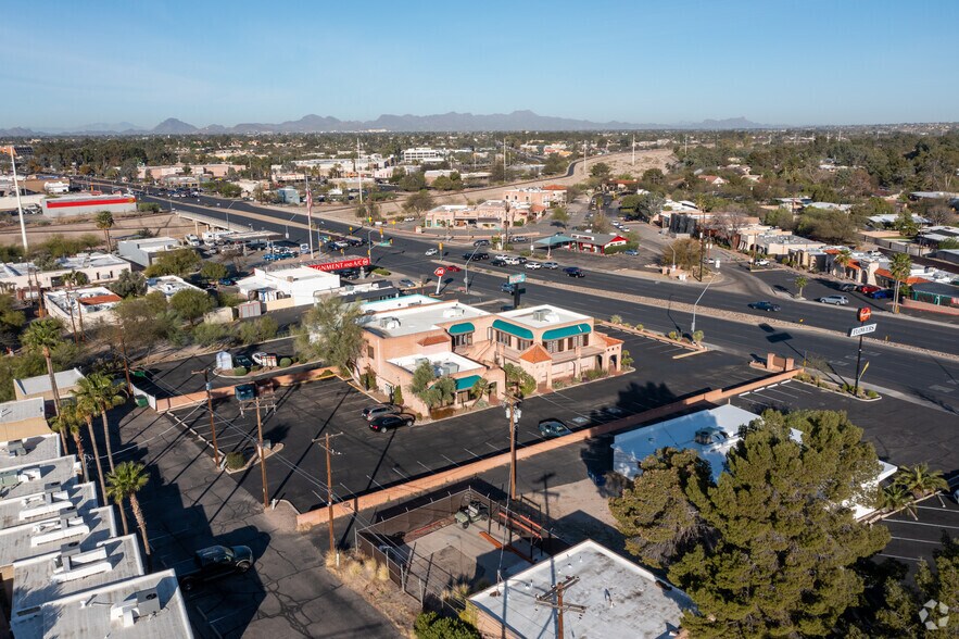 6842 E Tanque Verde Rd, Tucson, AZ à louer - Aérien - Image 2 de 14