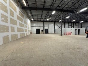 2810 Boul Guillaume-Couture, Lévis, QC à louer Photo intérieure- Image 1 de 8