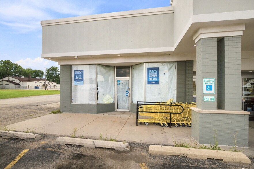 692 Theodore St, Joliet, IL à louer - Photo du bâtiment - Image 3 de 17