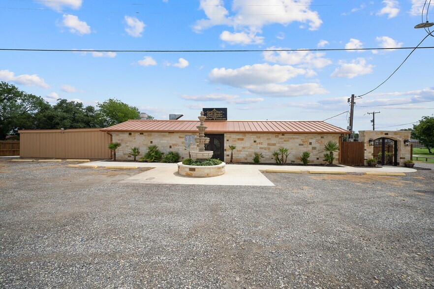 19588 K St, Somerset, TX à vendre - Photo du bâtiment - Image 1 de 37