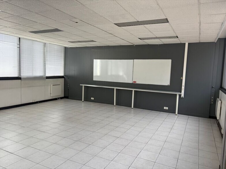 Bureau dans Joinville-le-Pont à louer - Photo intérieure - Image 2 de 11