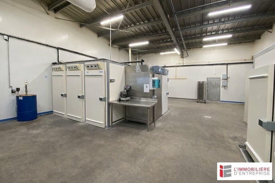 Flex in Rennes for lease - Interior Photo - Image 3 of 8
