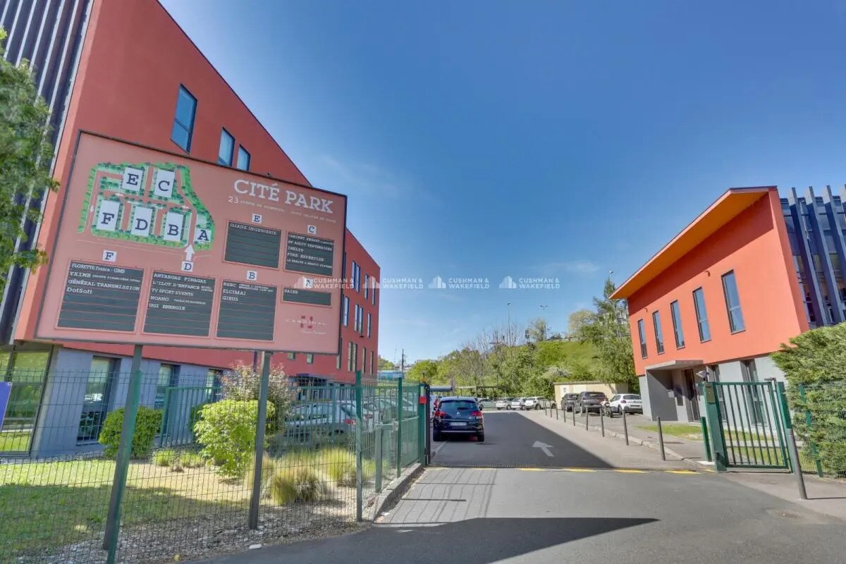 17-23 Avenue De Poumeyrol, Caluire-et-Cuire for lease Building Photo- Image 1 of 23