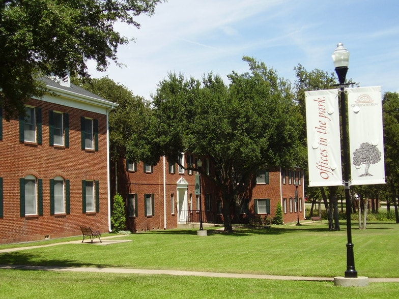 2011 E Lamar Blvd, Arlington, TX for lease - Building Photo - Image 2 of 5