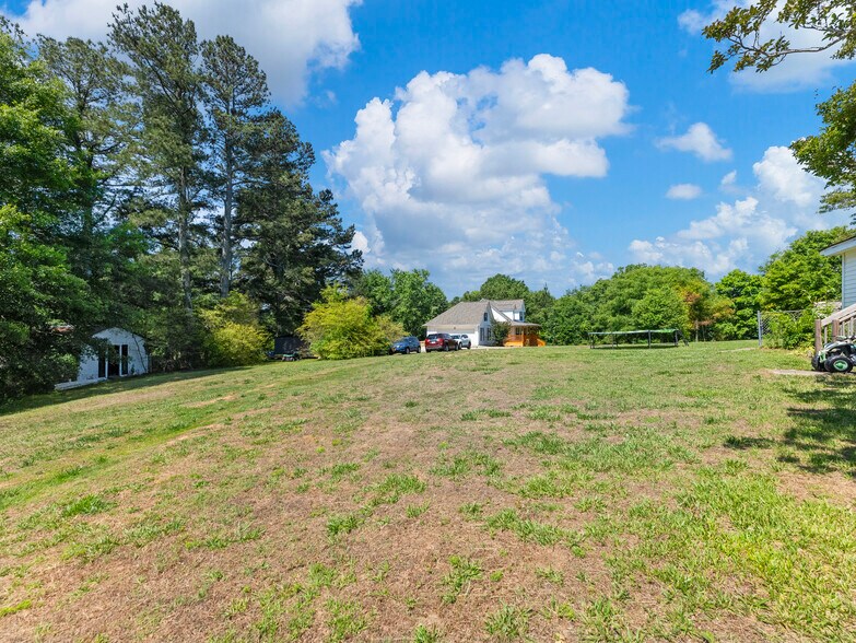 5797-5799 Thompson Mill Rd, Hoschton, GA for sale - Building Photo - Image 3 of 41