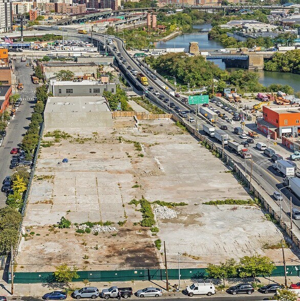 913 Edgewater Rd, Bronx, NY à louer - Aérien - Image 3 de 9