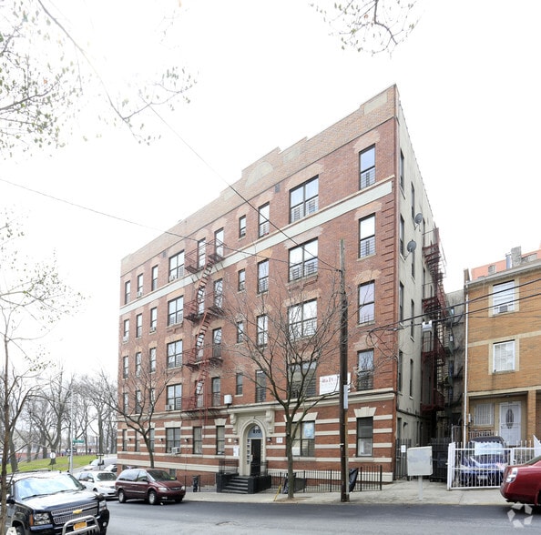 870 E 175th St, Bronx, NY for lease - Building Photo - Image 2 of 4