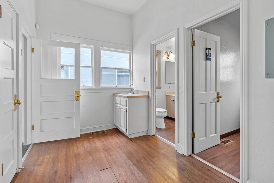 2242 Washington Ave, San Leandro, CA for sale - Building Photo - Image 3 of 11