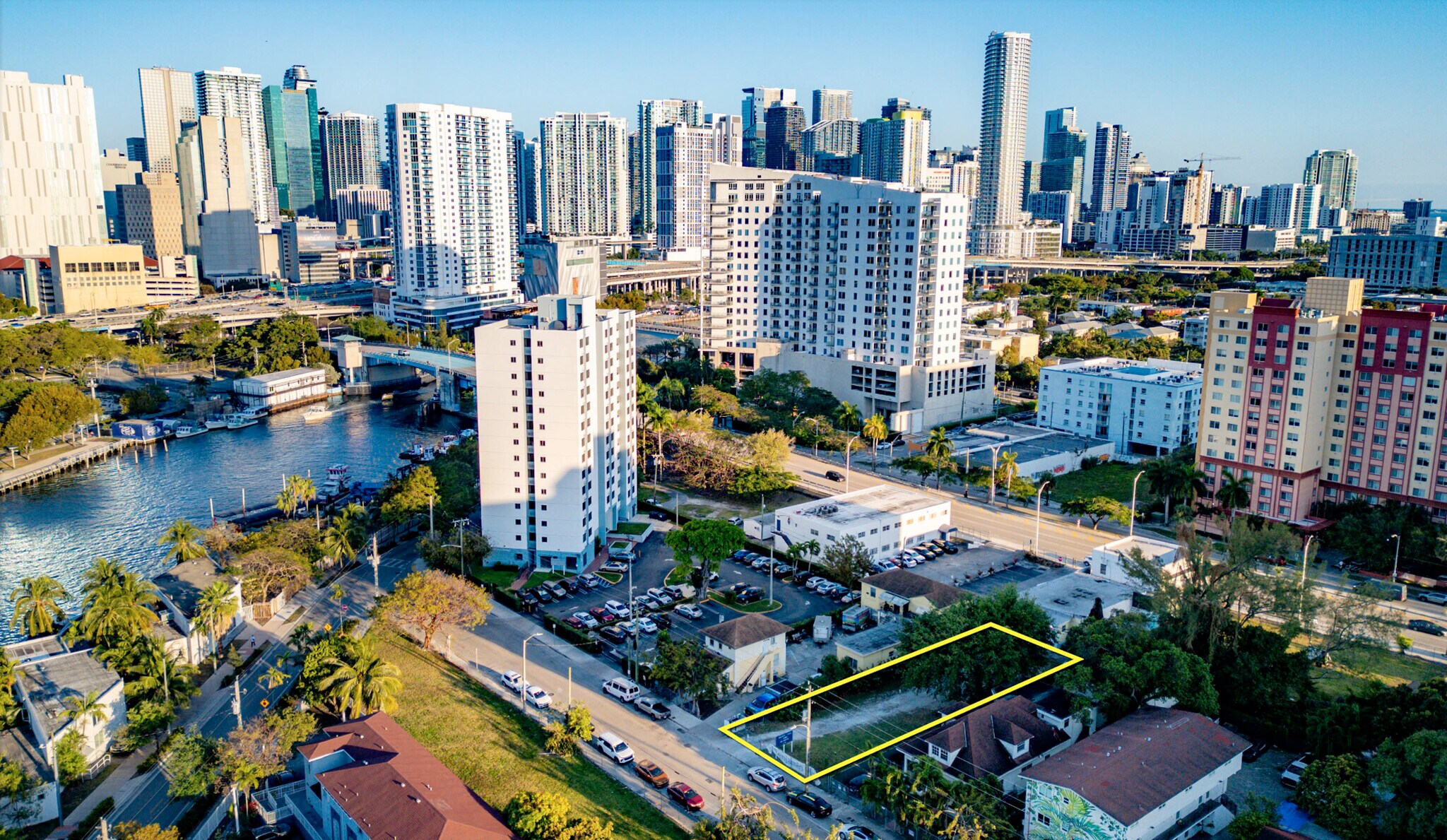 542 NW 1st St, Miami, FL à louer Photo principale- Image 1 de 5