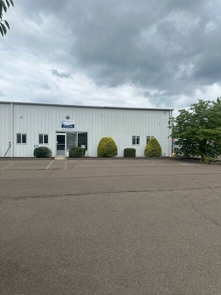 30 Leonardo Dr, North Haven, CT for lease - Building Photo - Image 1 of 4