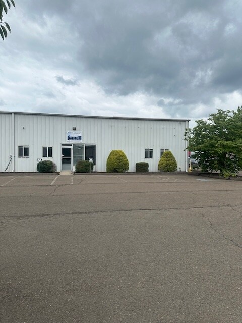 Plus de détails pour 30 Leonardo Dr, North Haven, CT - Local d'activités à louer