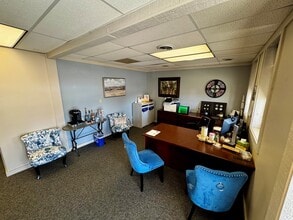 1170 W Kansas St, Liberty, MO for lease Interior Photo- Image 1 of 7