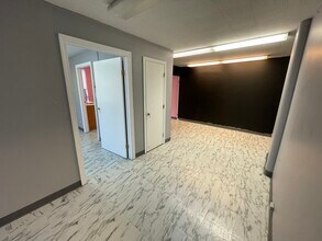 609 Farmington Ave, Hartford, CT for lease Interior Photo- Image 1 of 4