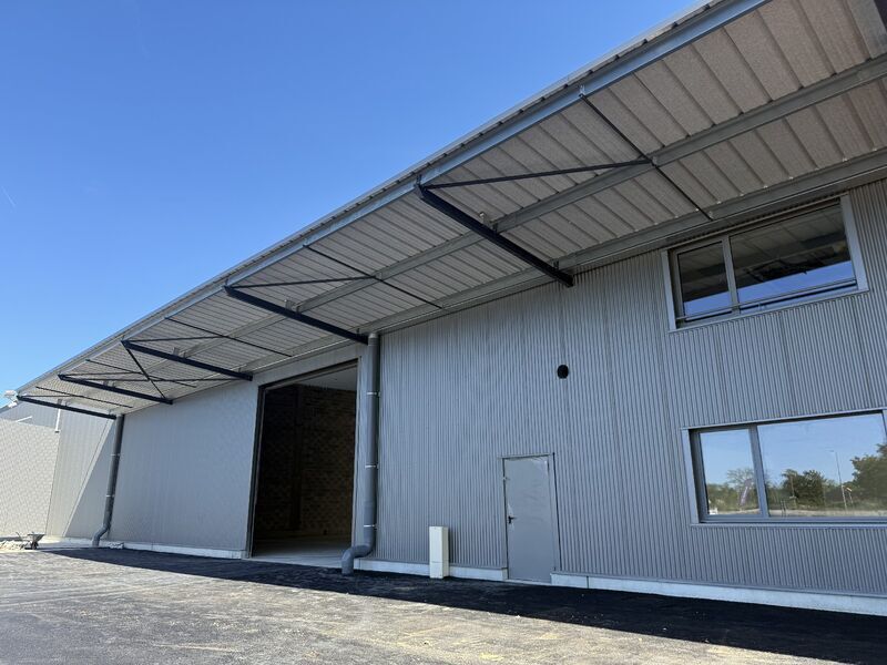 Flex in Le Haillan for lease Building Photo- Image 1 of 8
