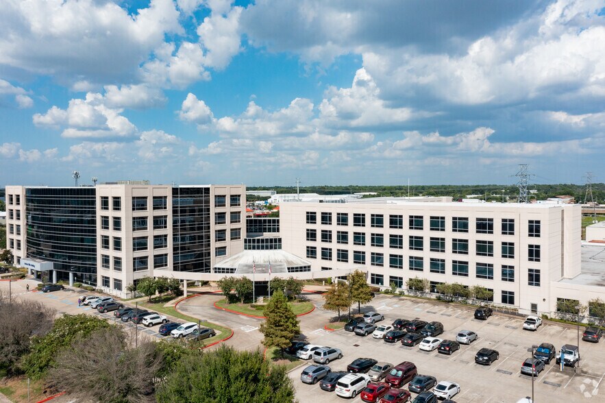 1140 Business Center Dr, Houston, TX à louer - Photo du bâtiment - Image 2 de 7