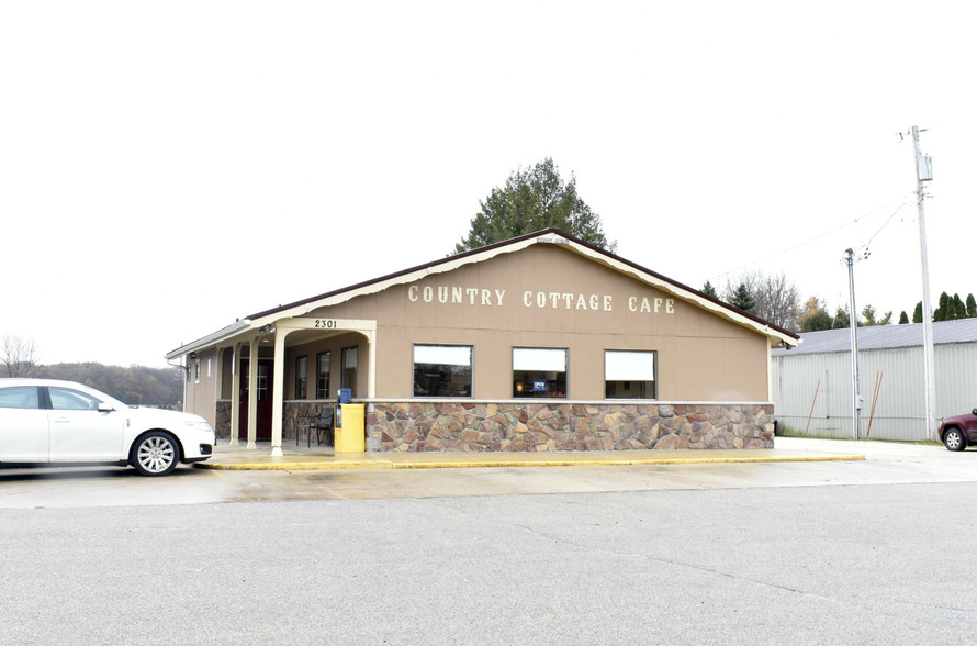 2301 S Frederick Ave, Oelwein, IA for sale - Building Photo - Image 1 of 1