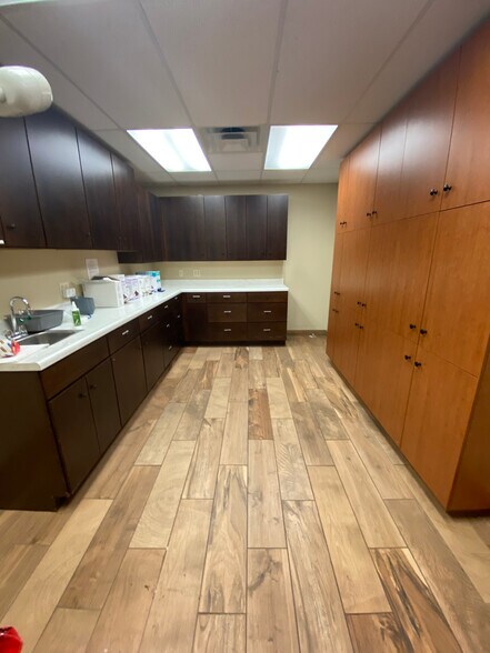 9845 W Florissant Ave, Saint Louis, MO à louer - Photo du bâtiment - Image 3 de 6