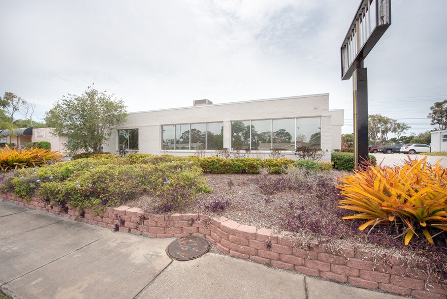 7430 Tamiami Trl, Sarasota, FL à louer - Photo du bâtiment - Image 3 de 16